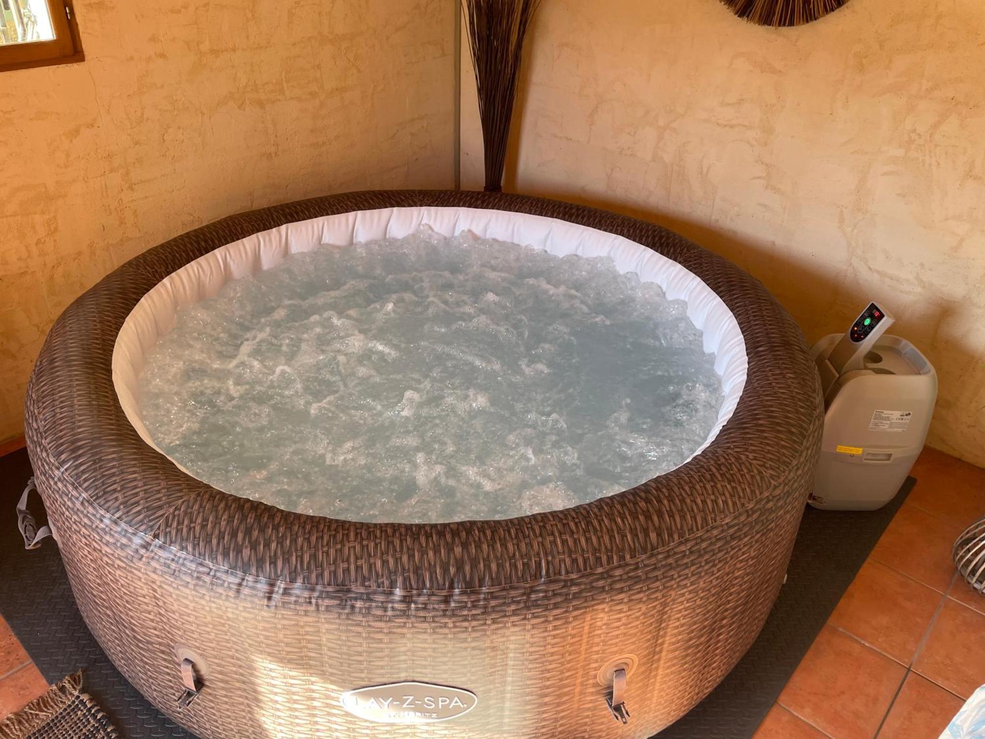 La Chambre Haute Et Son Spa Nimes Ngoại thất bức ảnh