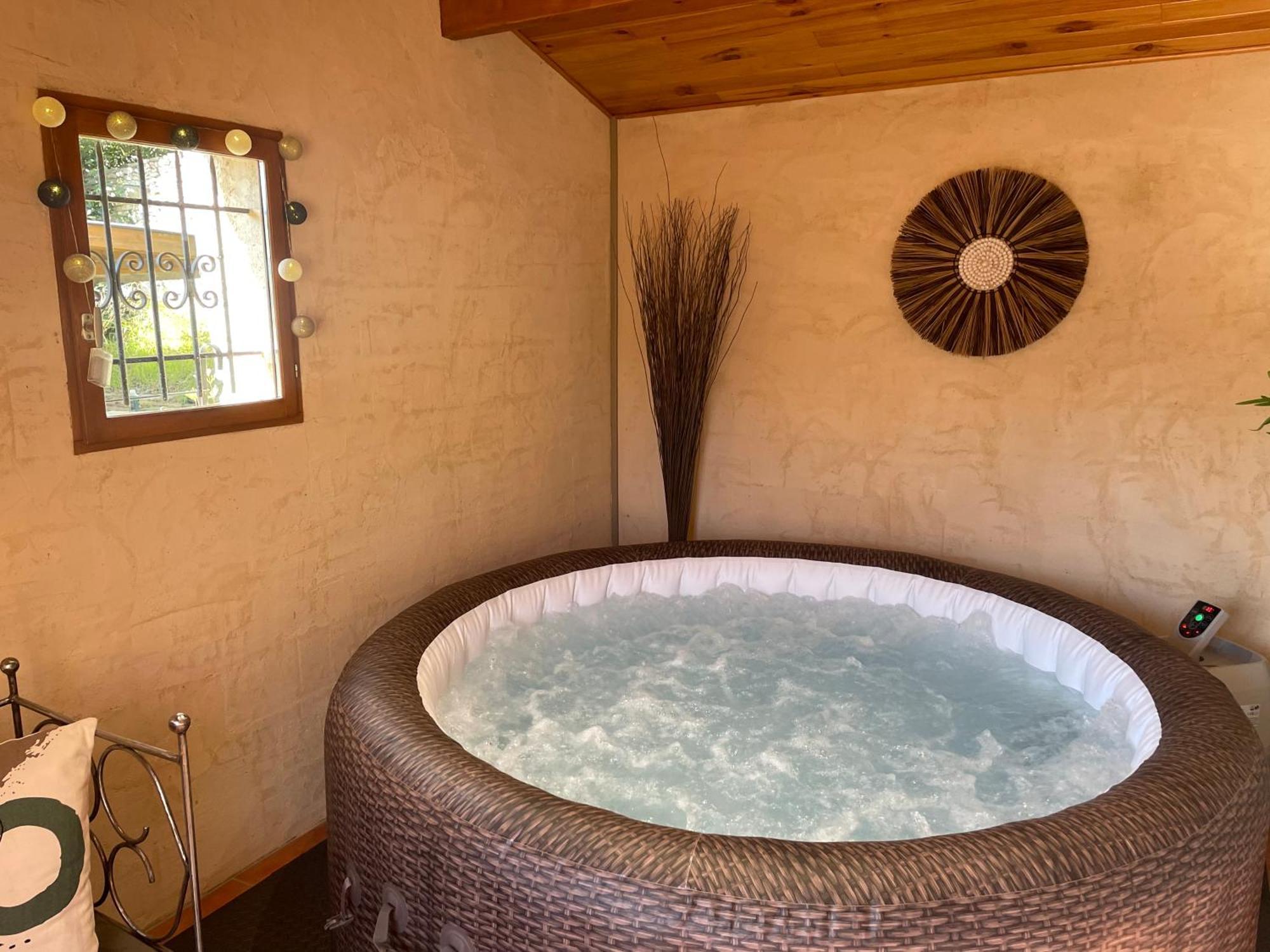 La Chambre Haute Et Son Spa Nimes Ngoại thất bức ảnh