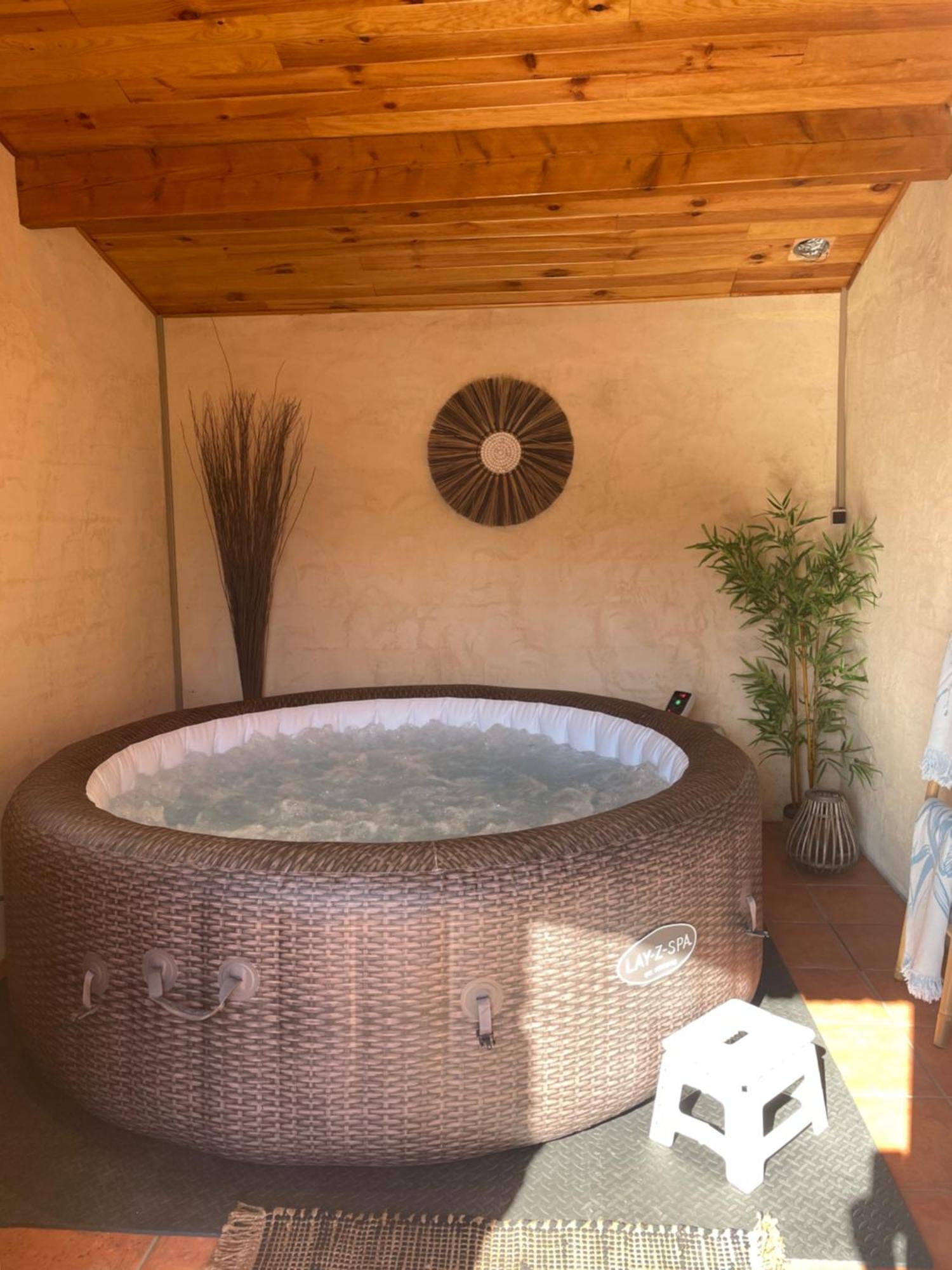 La Chambre Haute Et Son Spa Nimes Ngoại thất bức ảnh