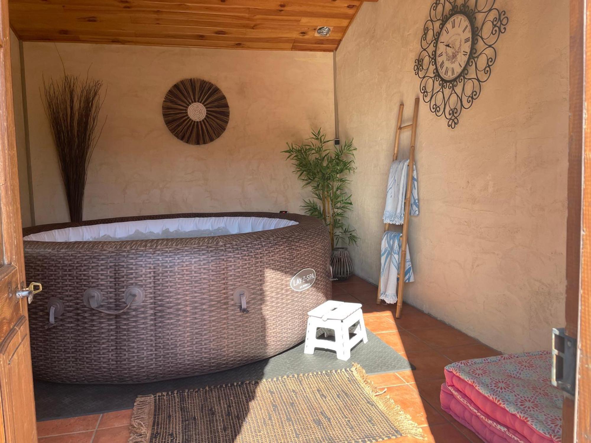 La Chambre Haute Et Son Spa Nimes Ngoại thất bức ảnh